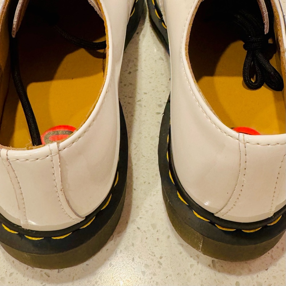NWT👞🤍Dr. Martens 👞🤍 Smooth White Patent Leather Oxfords - Picture 4 of 8